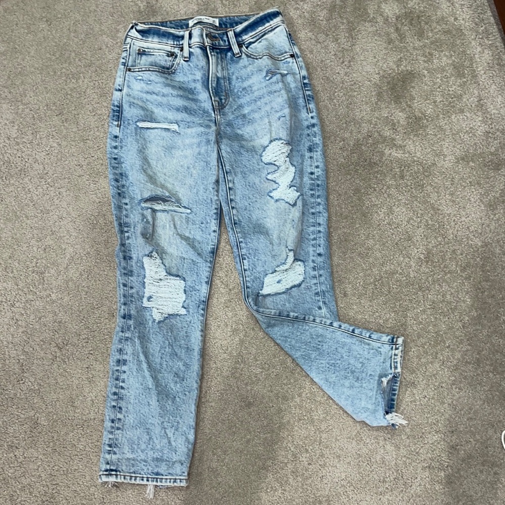 NWOT Distressed Boyfriend Mid Rise